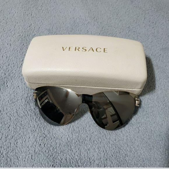 Shades - Picture 3 of 8